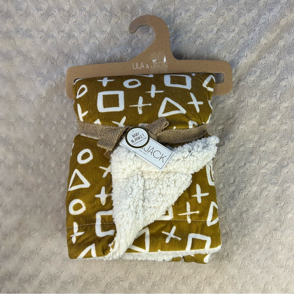 Lila & Jack Shapes Baby Blanket Gold White Sherpa Triangle Square NEW